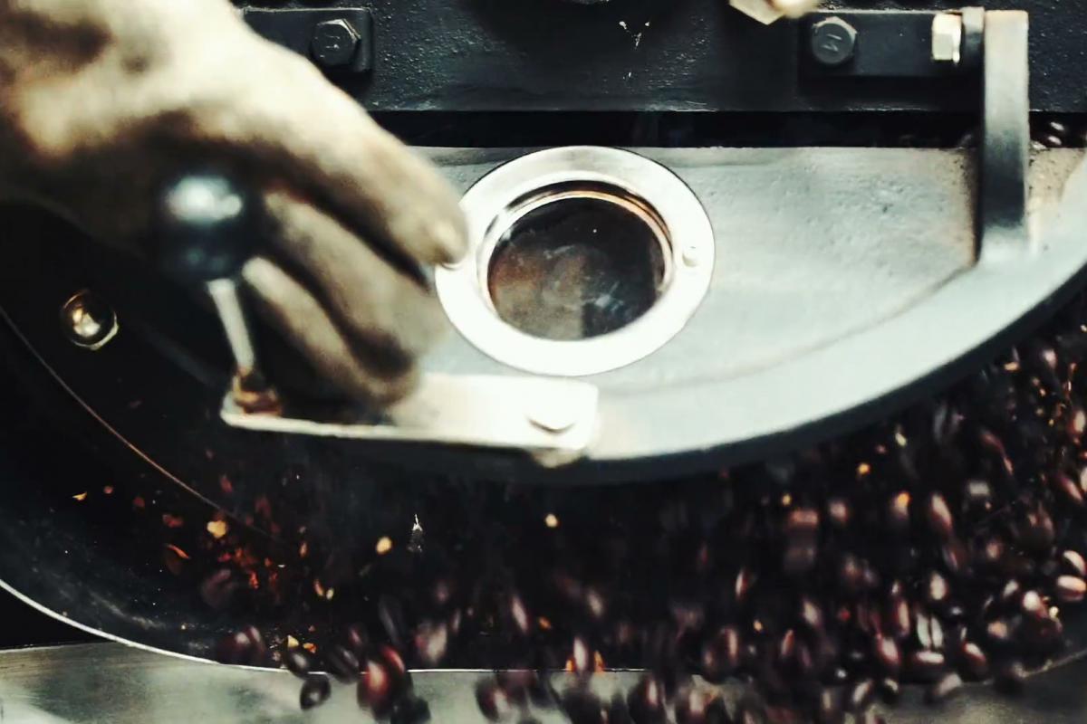 【焙煎体験コース】りんごの木の炭で焙煎！コーヒー焙煎体験